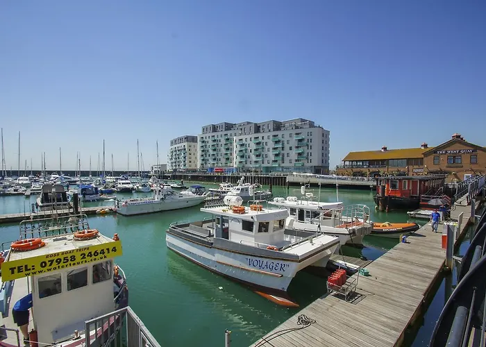 Marina Apartment - Parking - By Brighton Holiday Lets