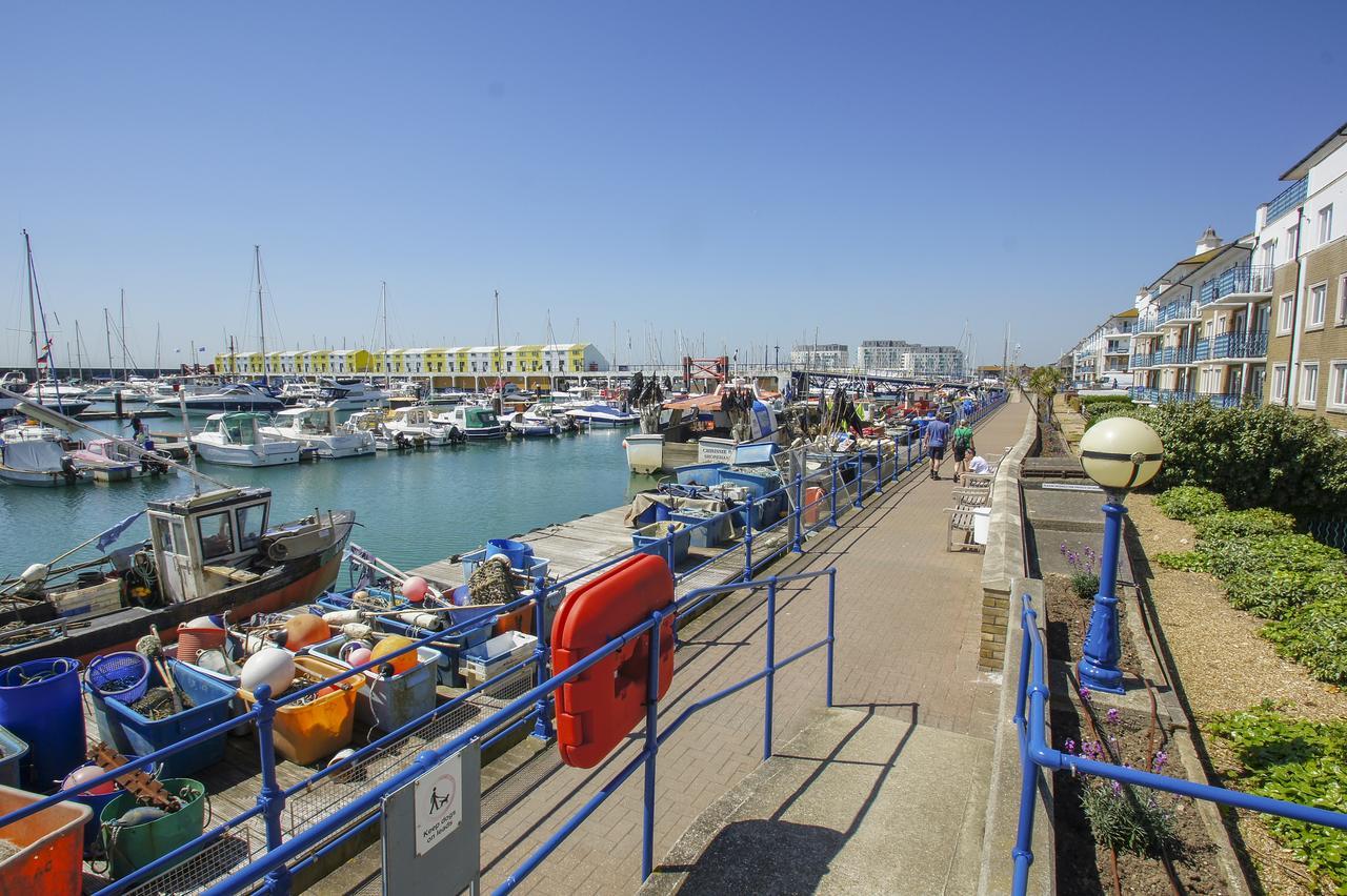 Marina - Parking - By Lets Apartment